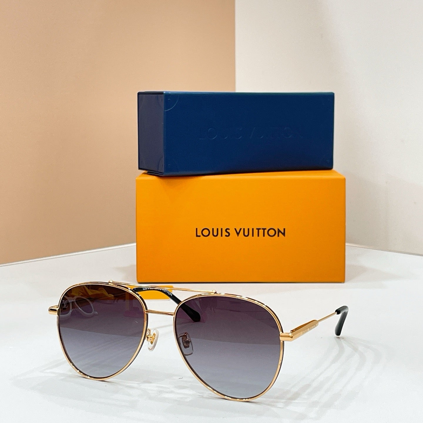 Mehrfarbige Sonnenbrille