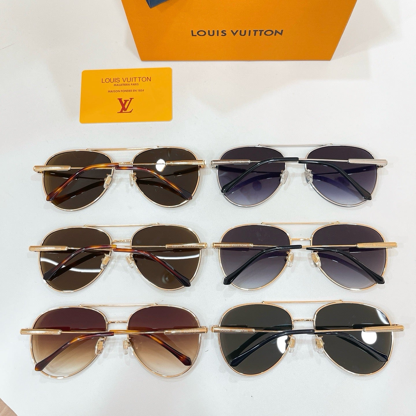 Mehrfarbige Sonnenbrille