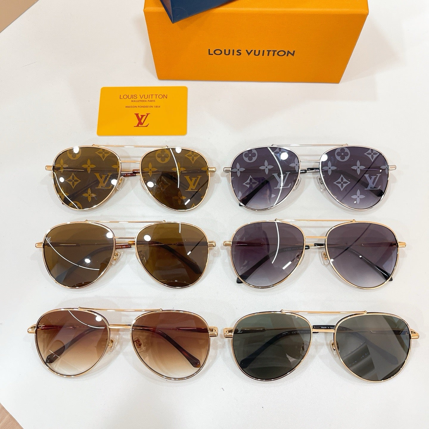 Mehrfarbige Sonnenbrille