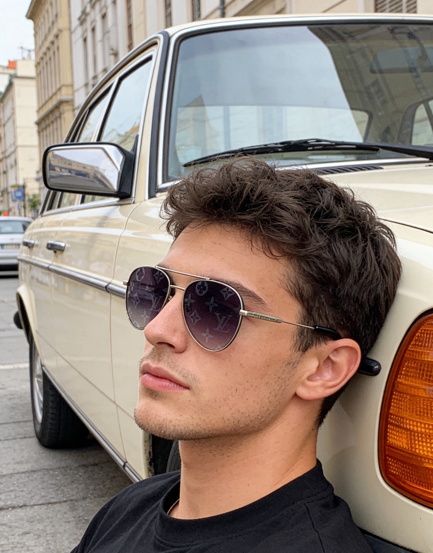 Mehrfarbige Sonnenbrille
