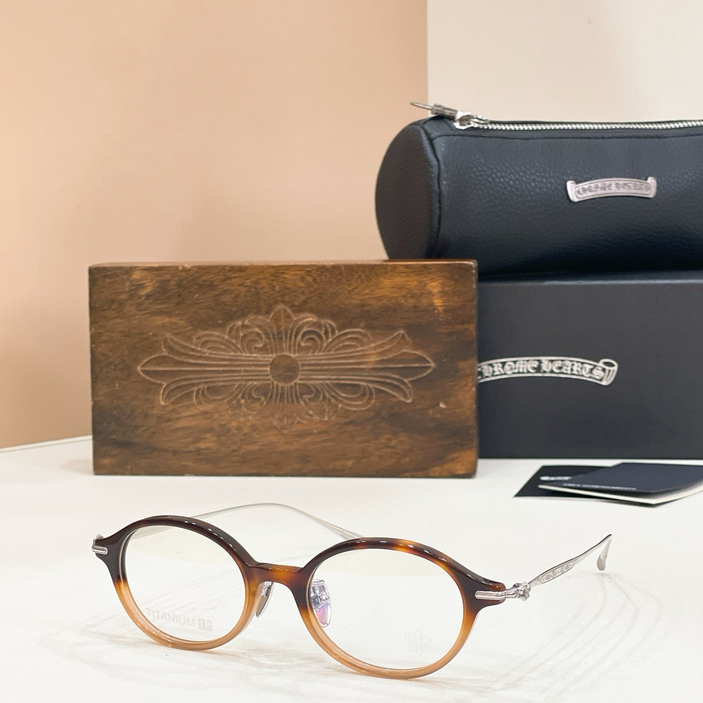 Mehrfarbige Sonnenbrille
