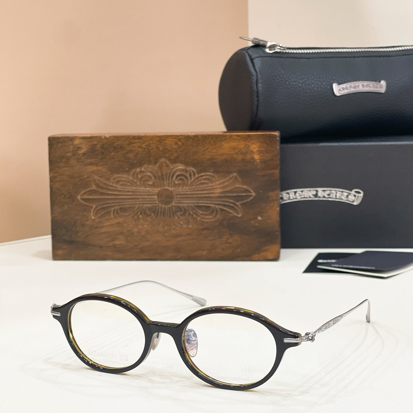 Mehrfarbige Sonnenbrille