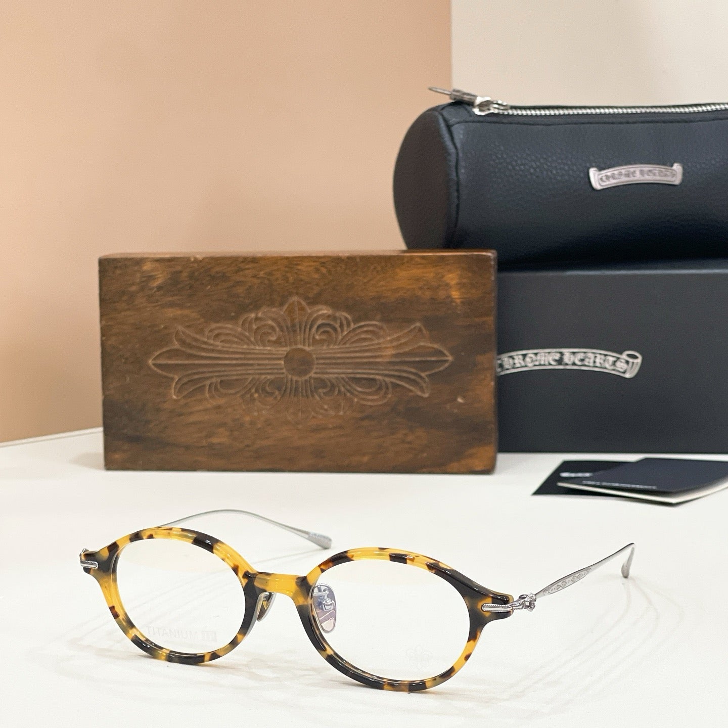 Mehrfarbige Sonnenbrille