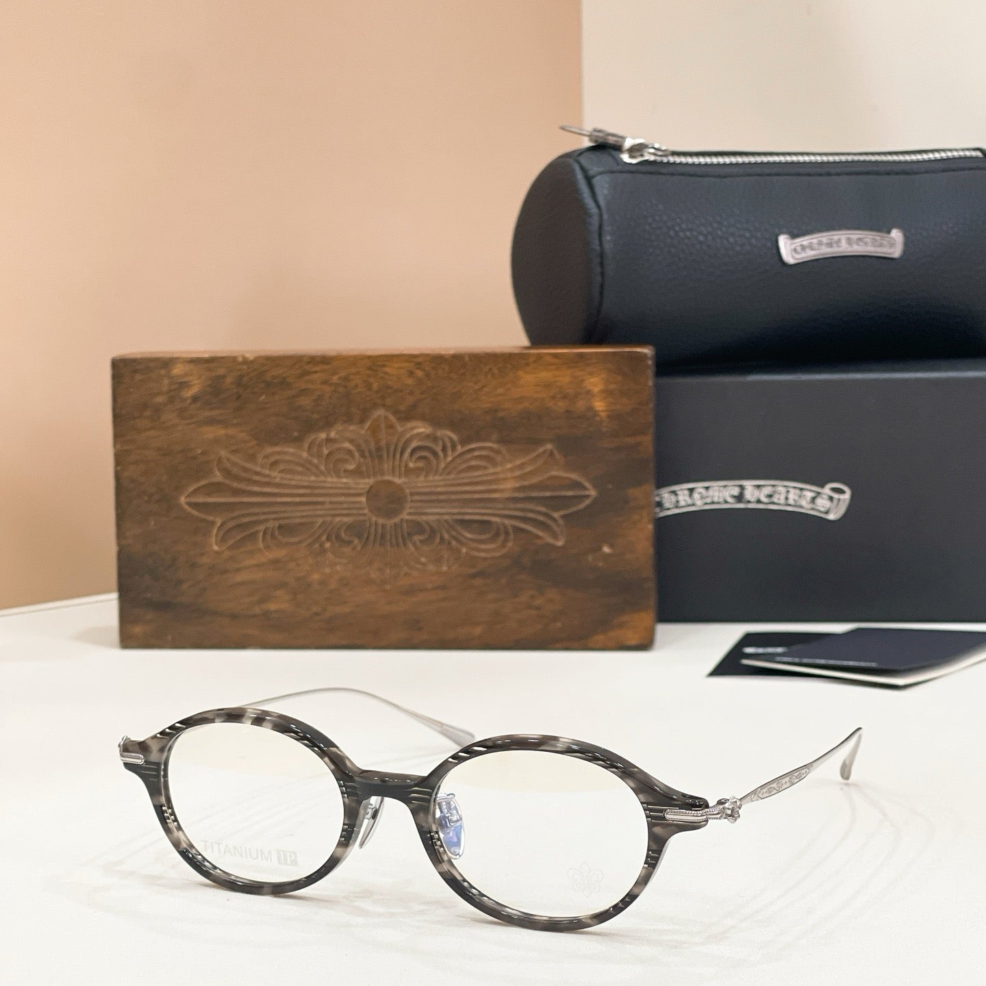 Mehrfarbige Sonnenbrille
