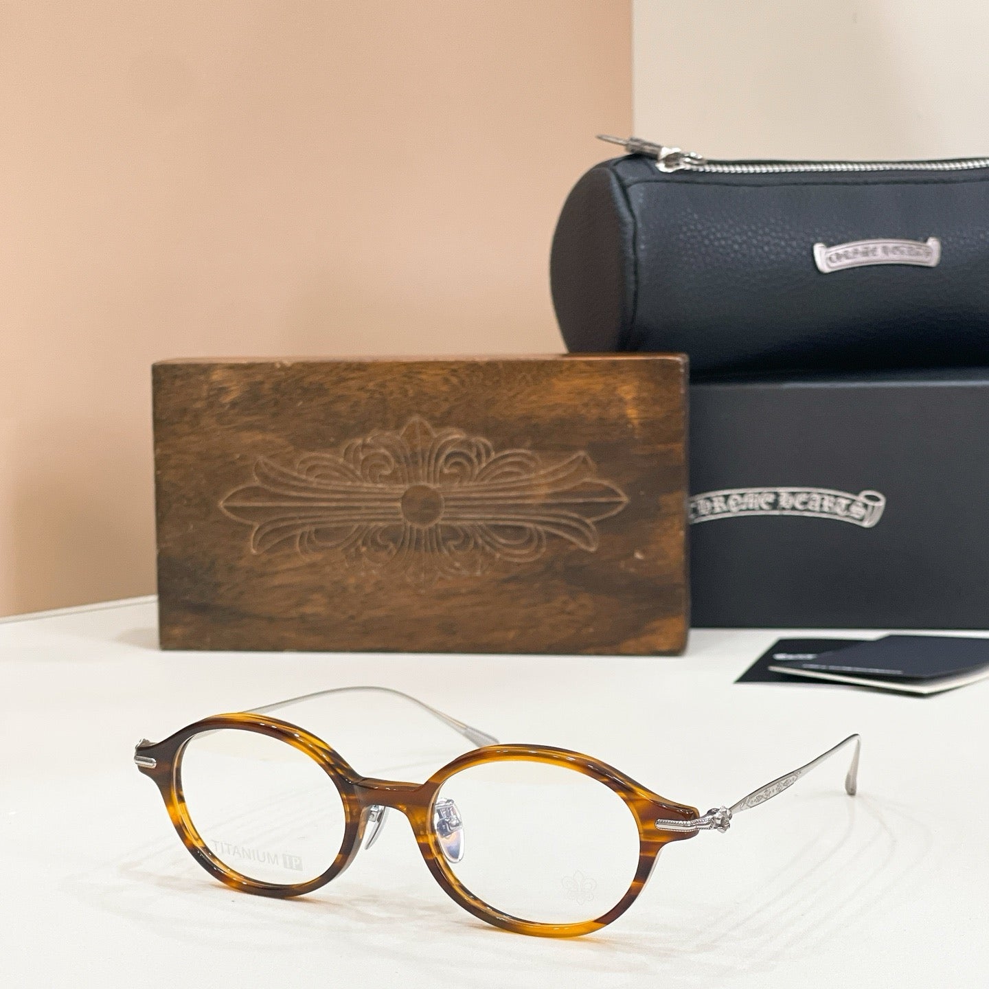 Mehrfarbige Sonnenbrille