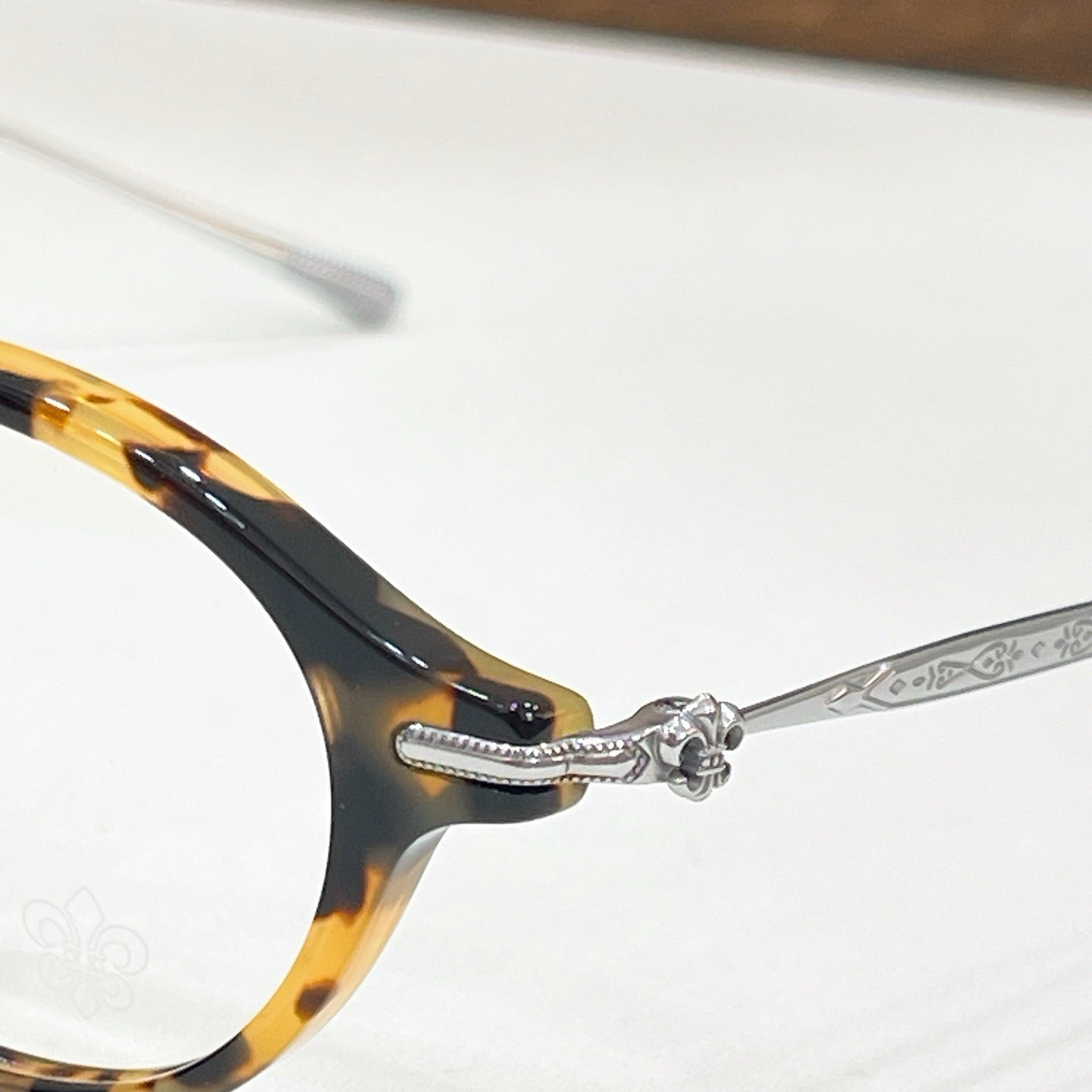 Mehrfarbige Sonnenbrille