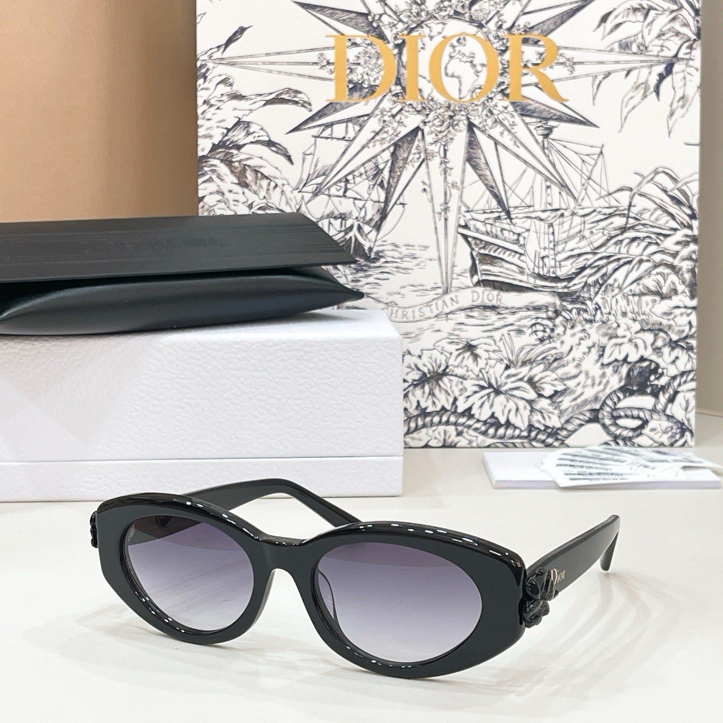 Mehrfarbige Sonnenbrille