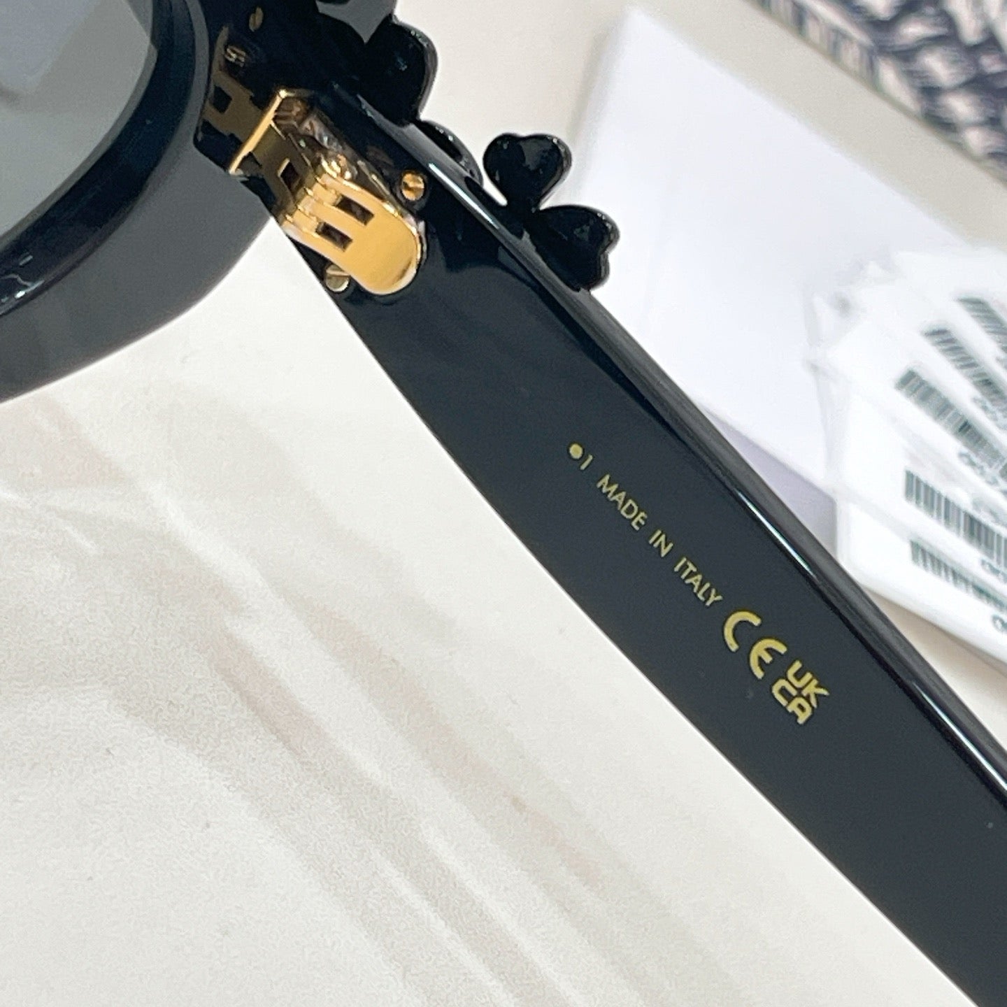 Mehrfarbige Sonnenbrille