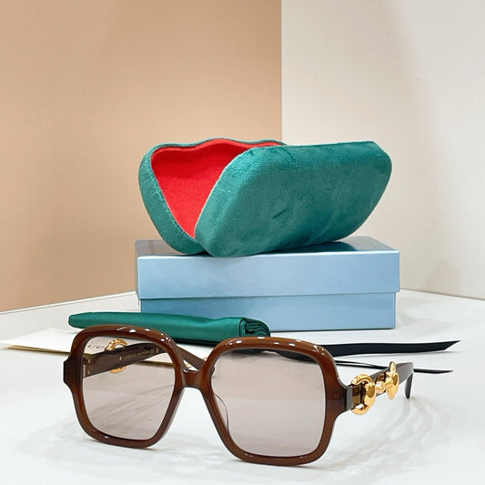 Mehrfarbige Sonnenbrille