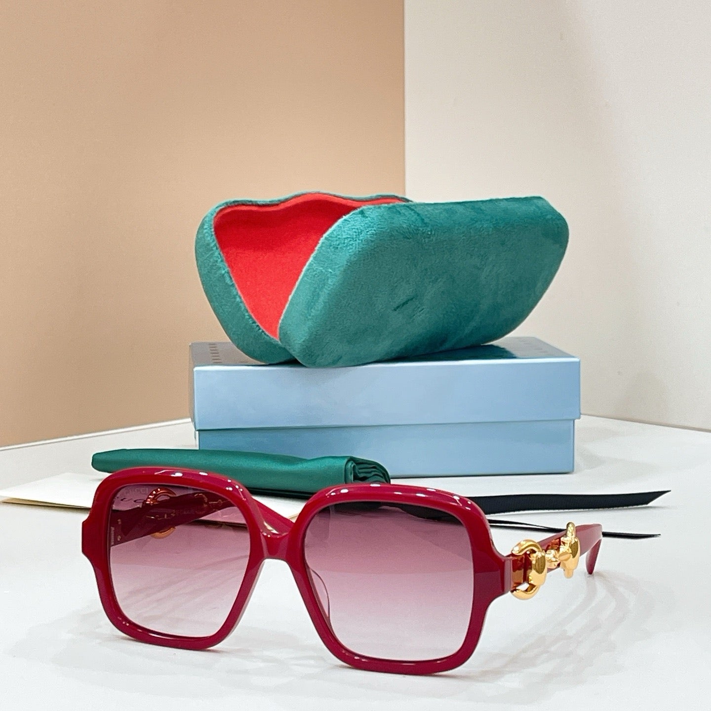Mehrfarbige Sonnenbrille