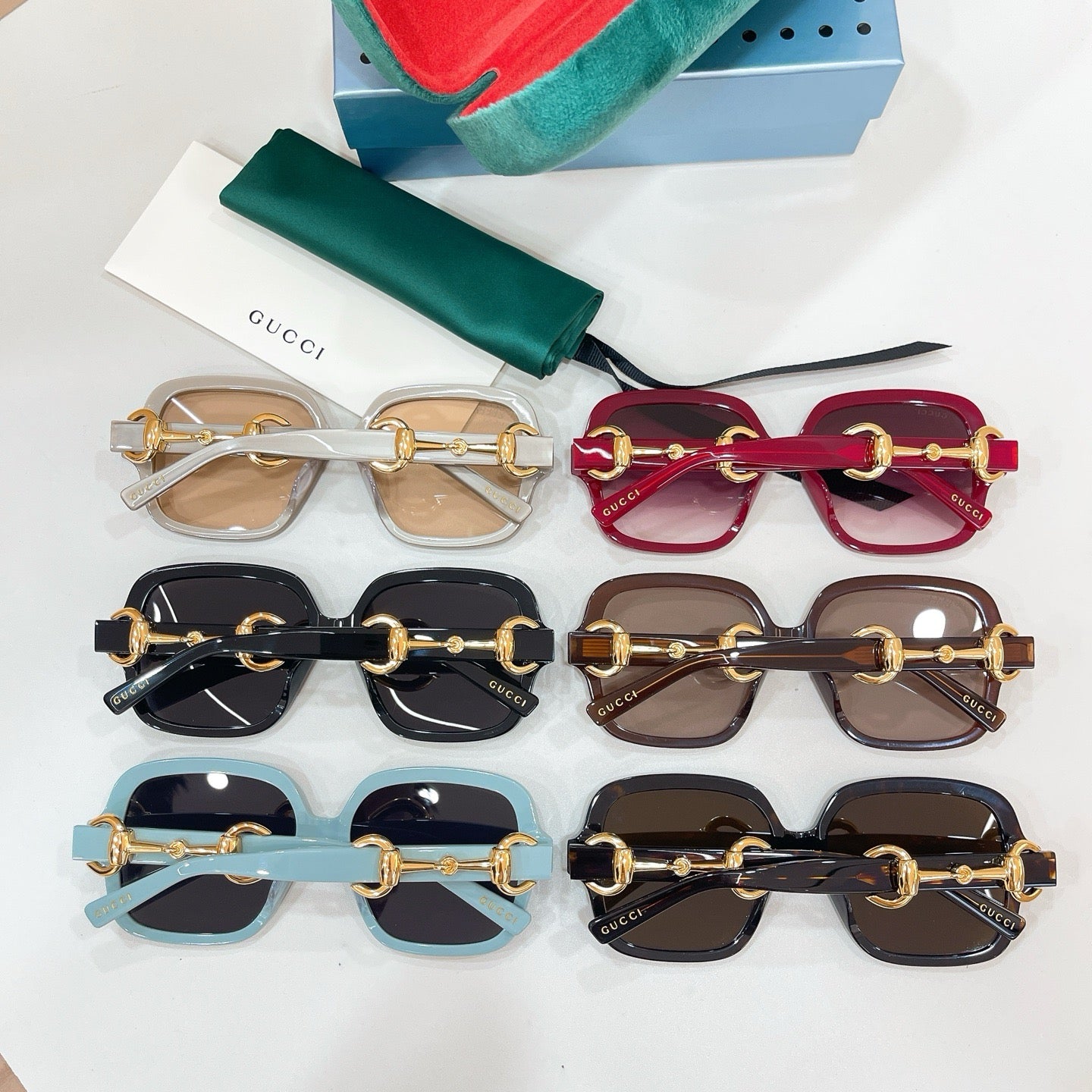 Mehrfarbige Sonnenbrille