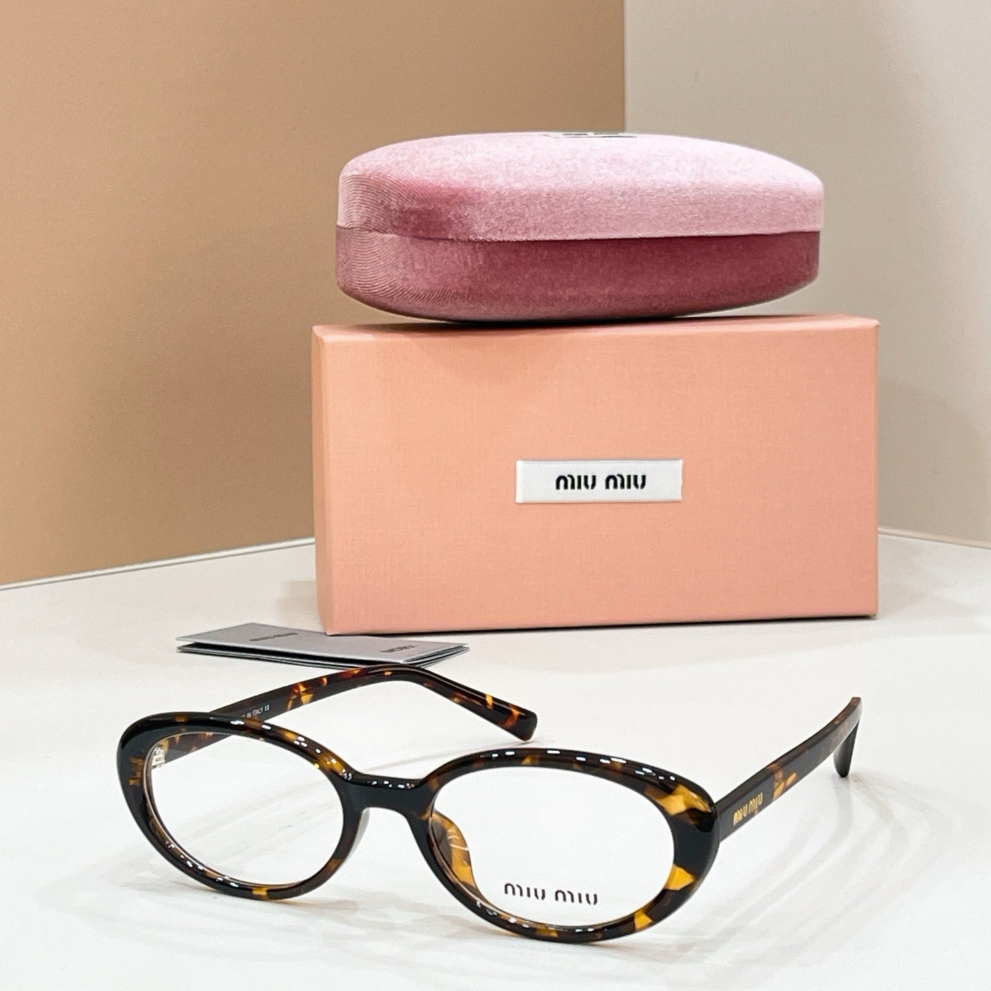 Mehrfarbige Sonnenbrille