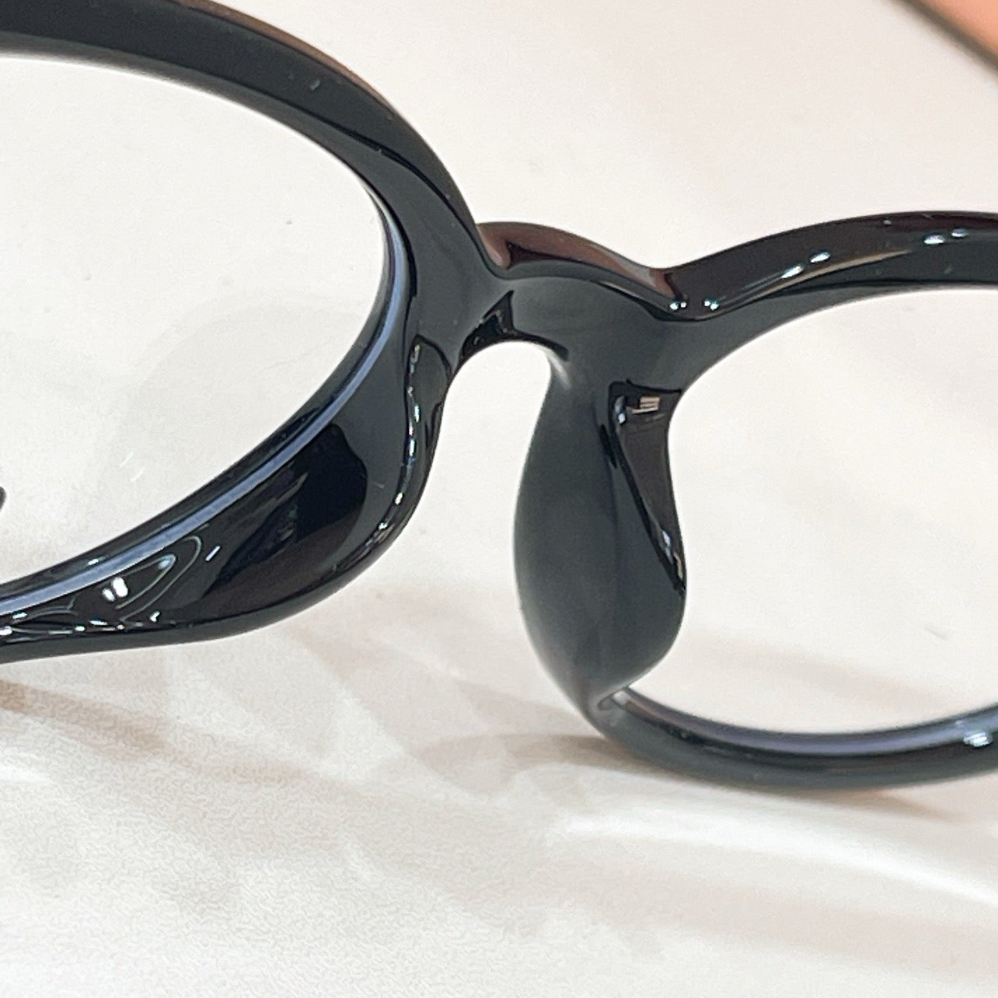 Mehrfarbige Sonnenbrille