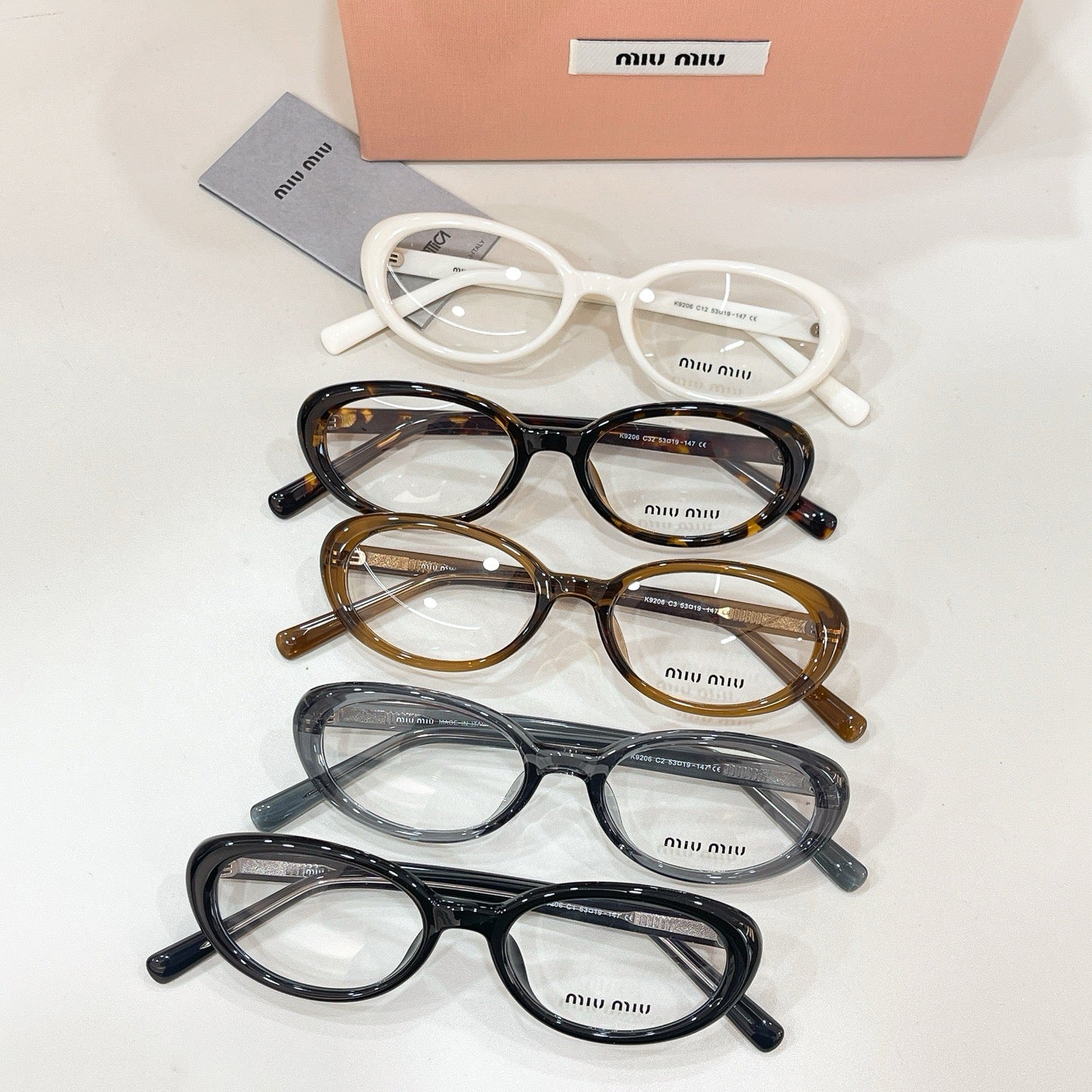 Mehrfarbige Sonnenbrille