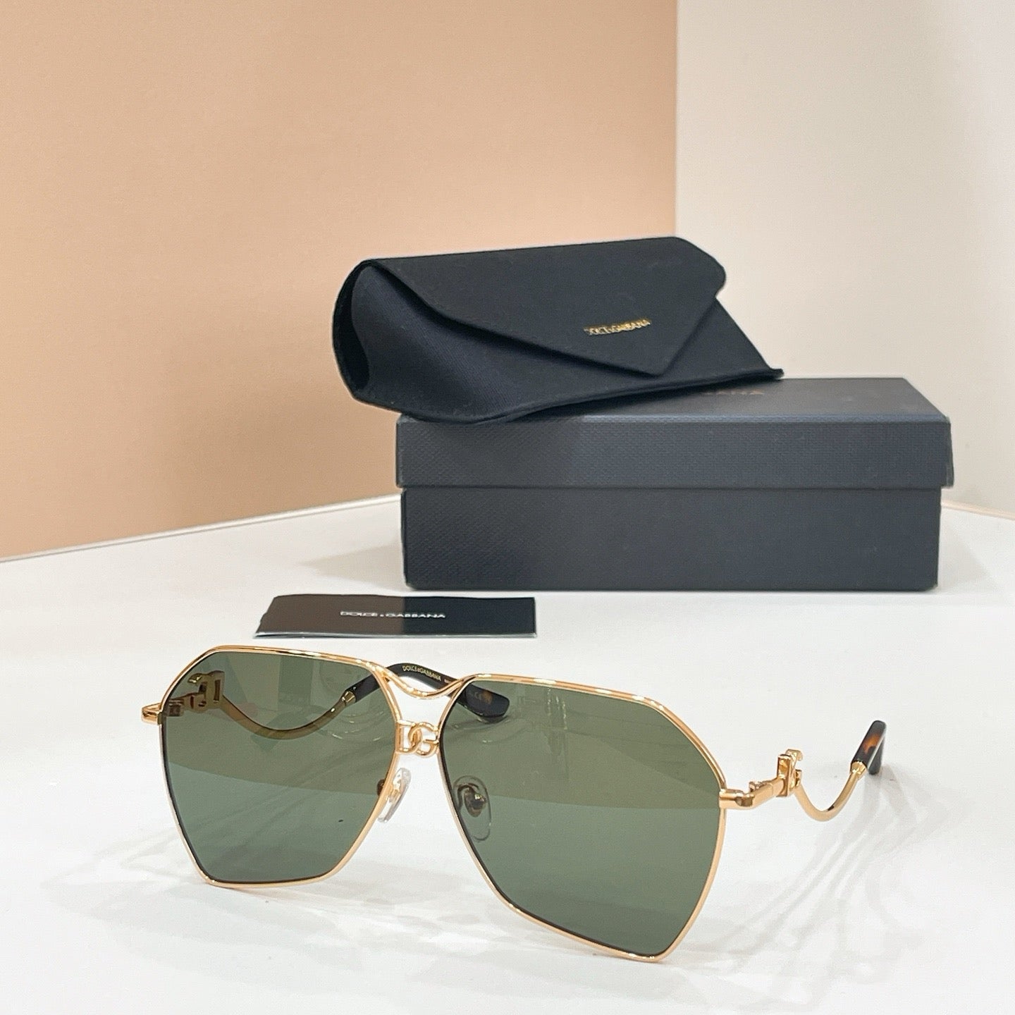 Mehrfarbige Sonnenbrille