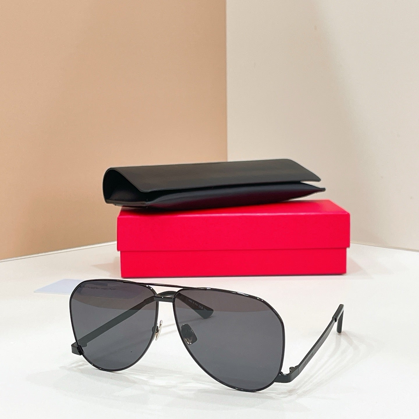 Mehrfarbige Sonnenbrille