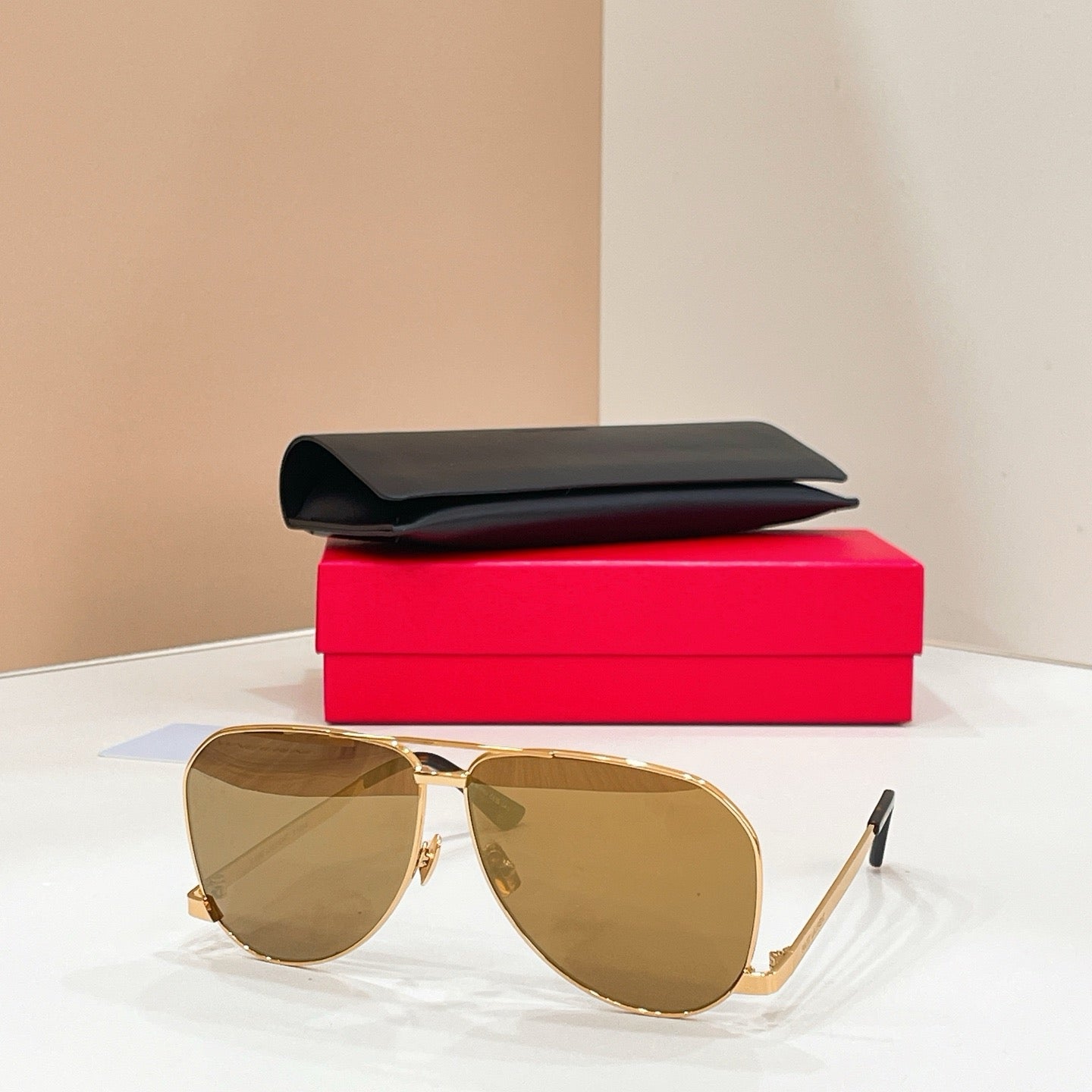 Mehrfarbige Sonnenbrille