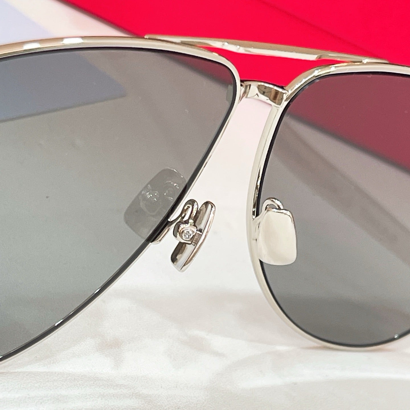 Mehrfarbige Sonnenbrille