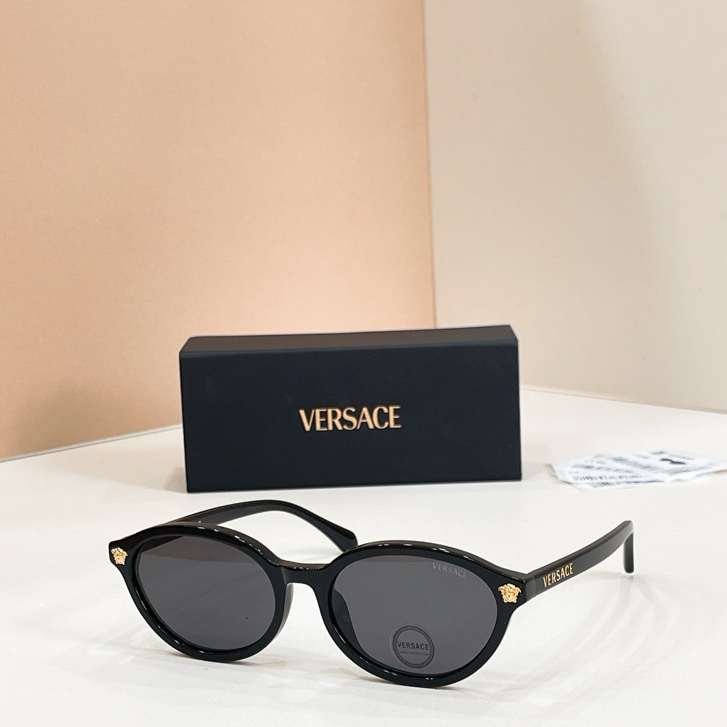 Mehrfarbige Sonnenbrille