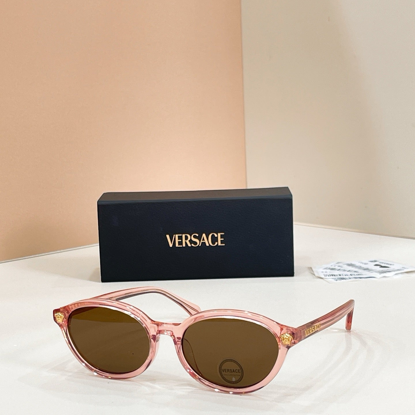 Mehrfarbige Sonnenbrille