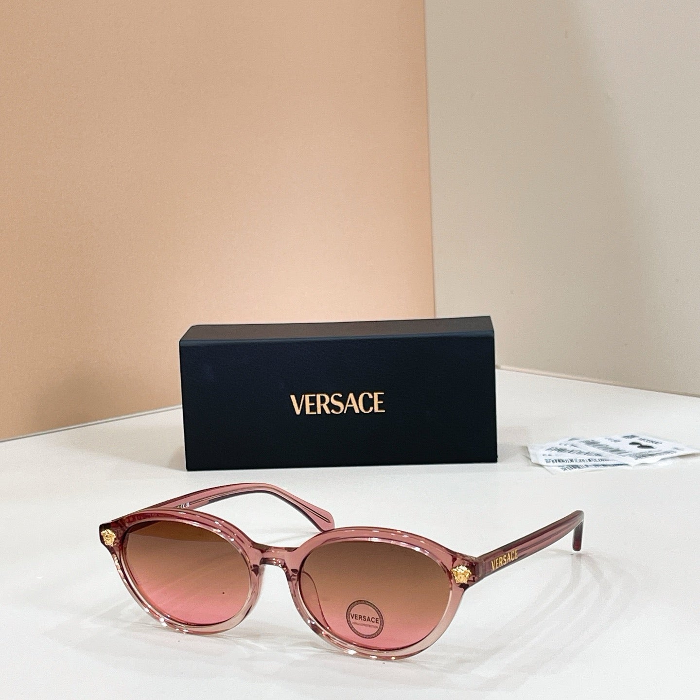 Mehrfarbige Sonnenbrille