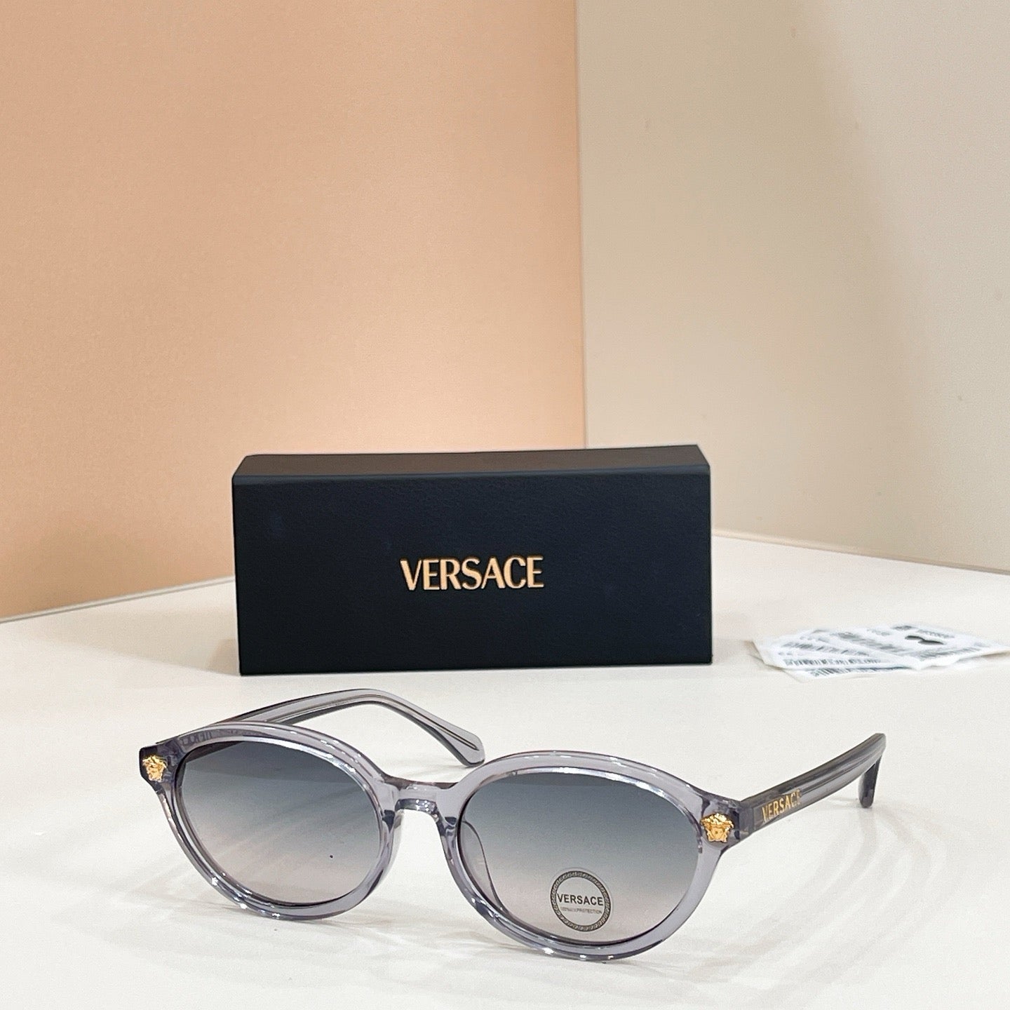 Mehrfarbige Sonnenbrille