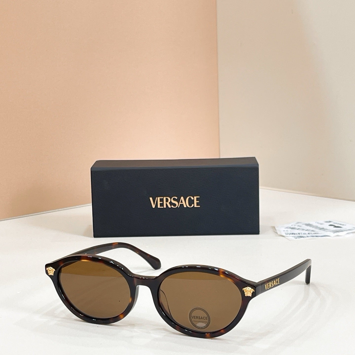 Mehrfarbige Sonnenbrille