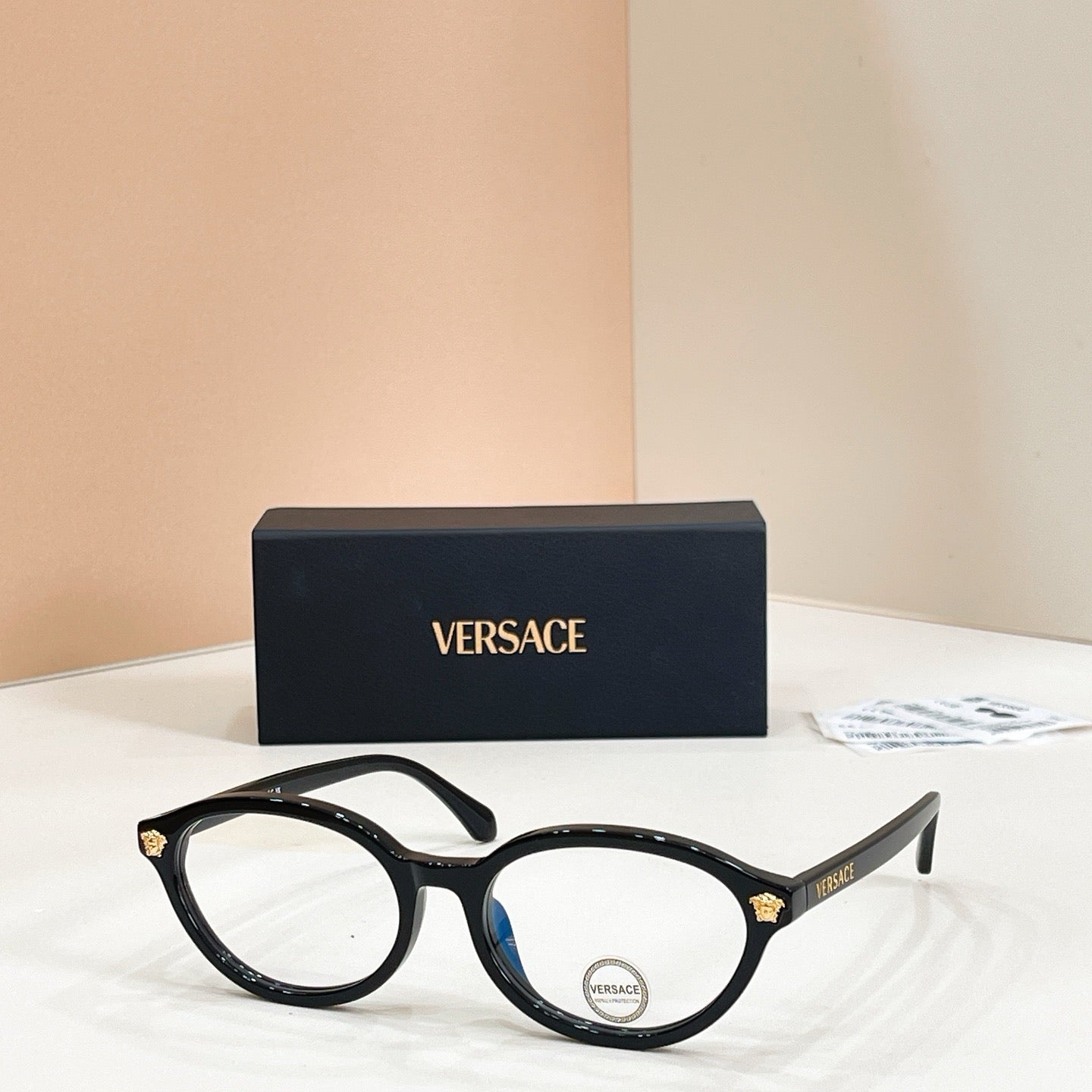 Mehrfarbige Sonnenbrille