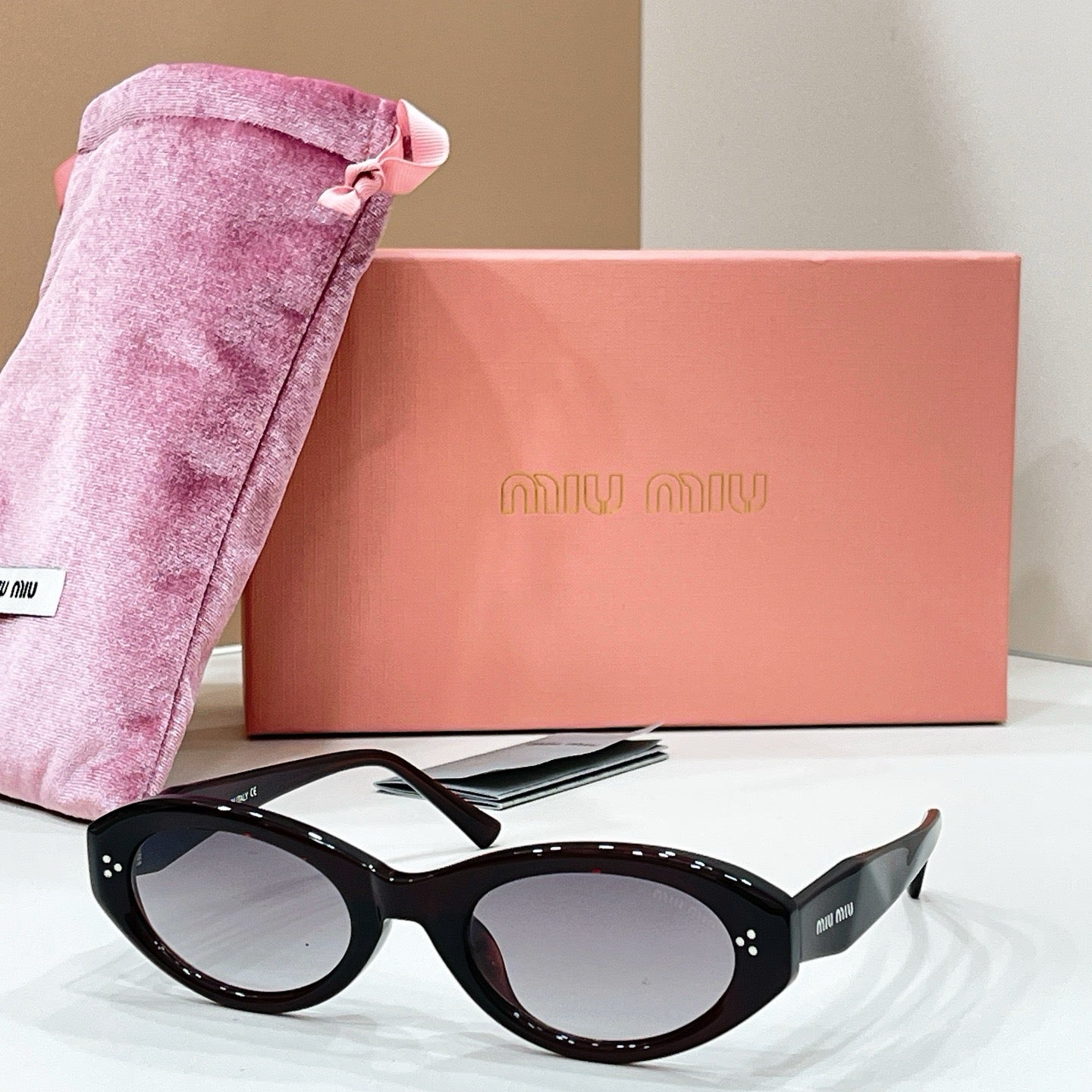 Mehrfarbige Sonnenbrille