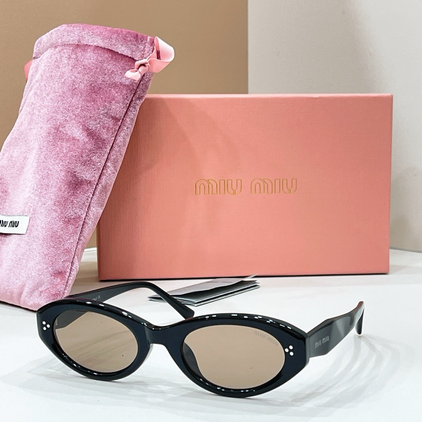 Mehrfarbige Sonnenbrille