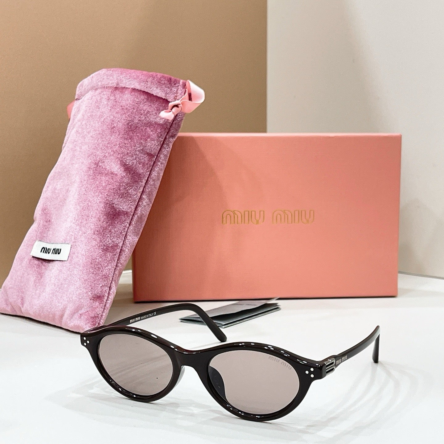 Mehrfarbige Sonnenbrille
