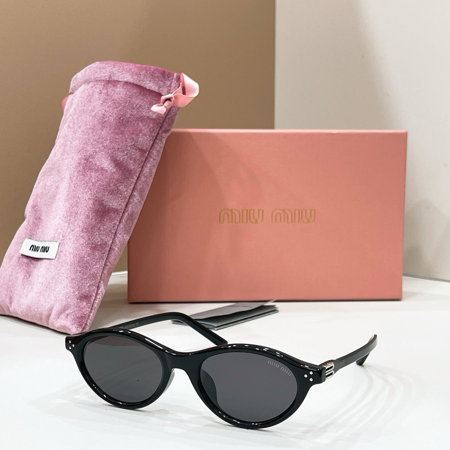 Mehrfarbige Sonnenbrille