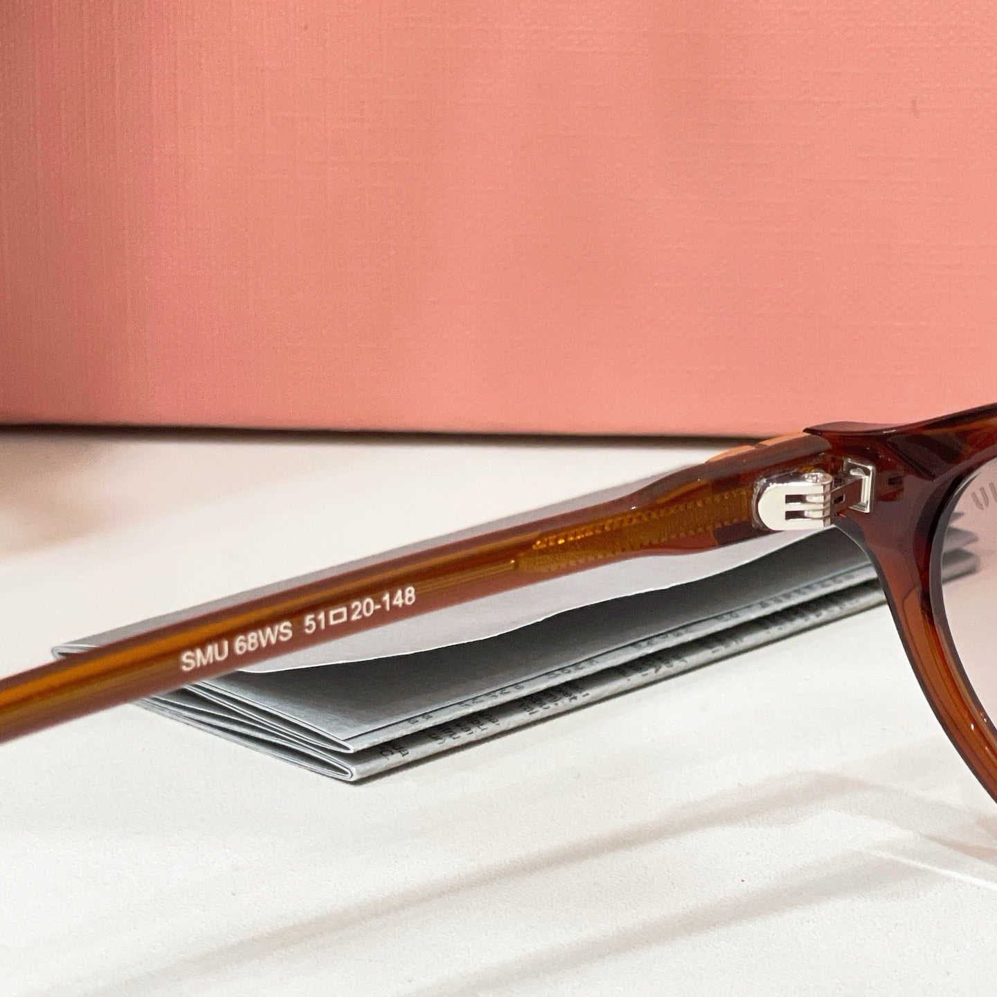 Mehrfarbige Sonnenbrille