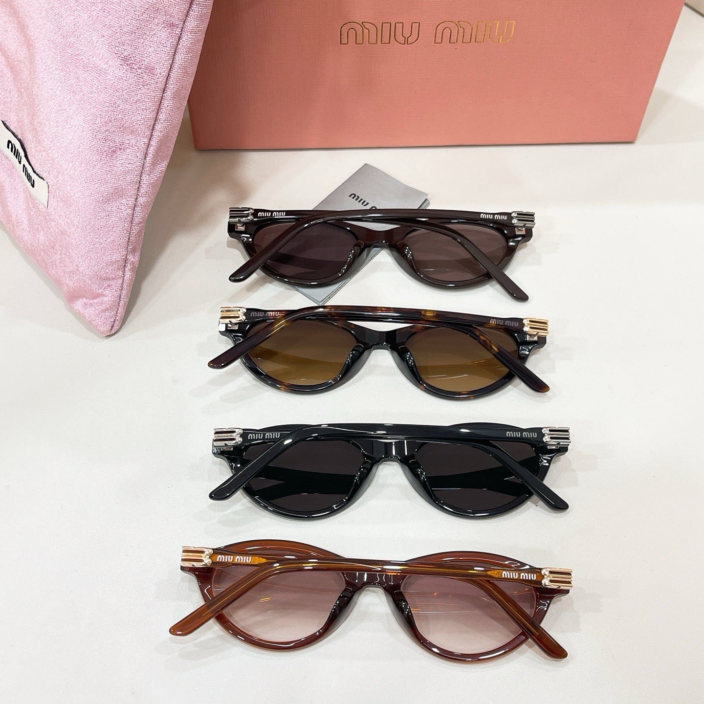 Mehrfarbige Sonnenbrille