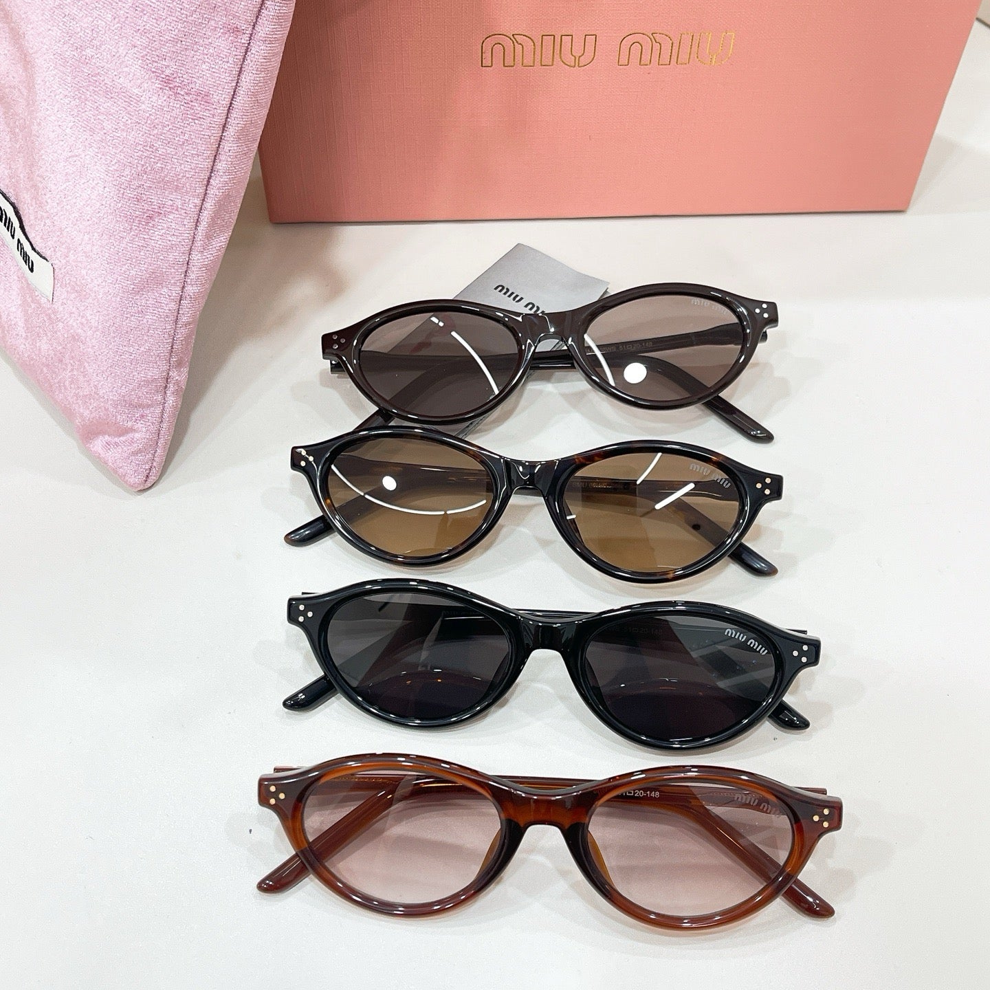 Mehrfarbige Sonnenbrille