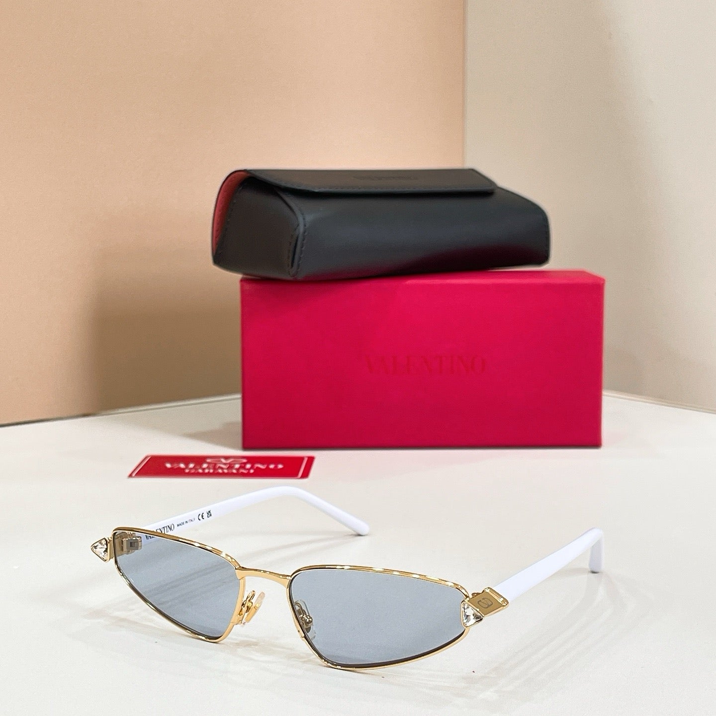 Mehrfarbige Sonnenbrille