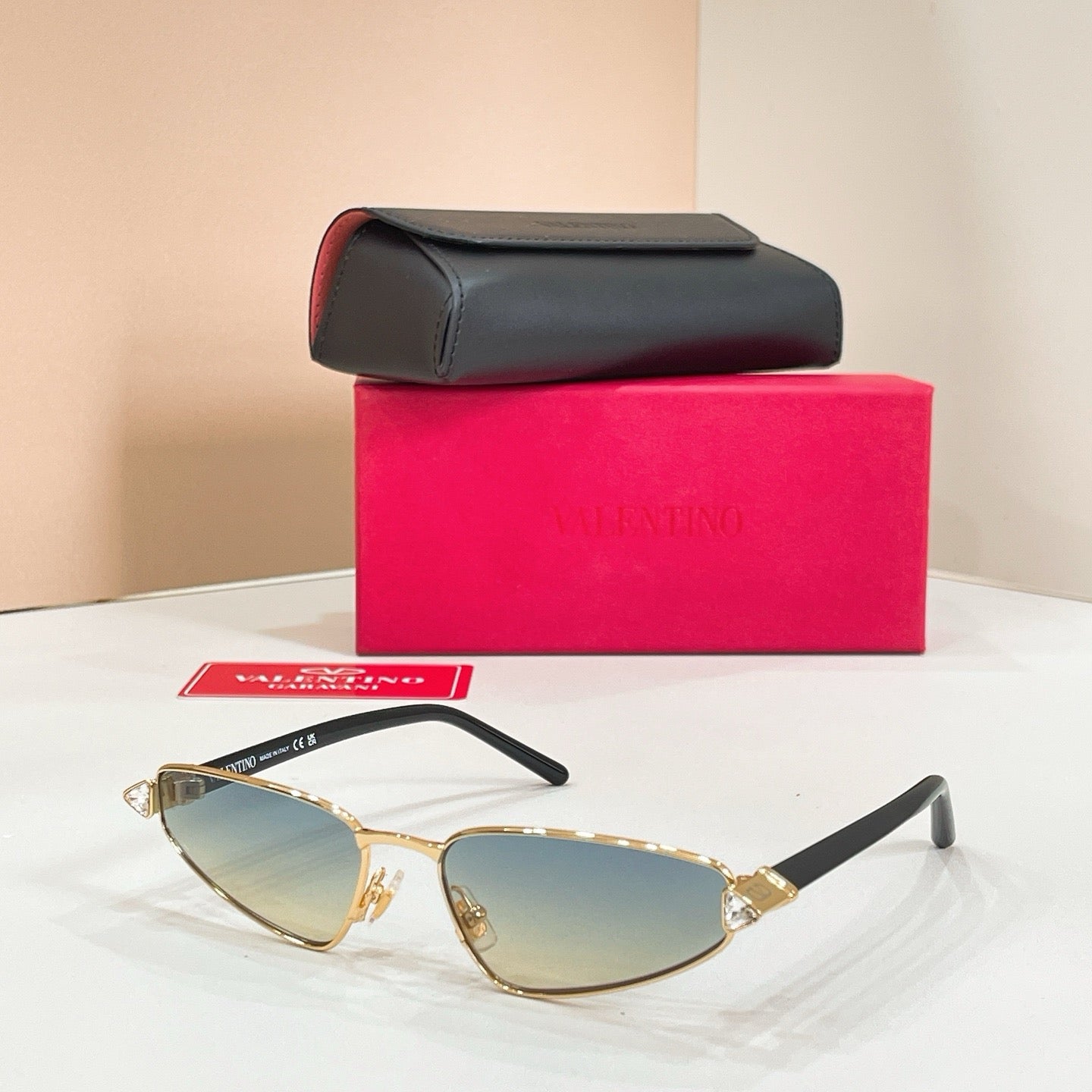 Mehrfarbige Sonnenbrille