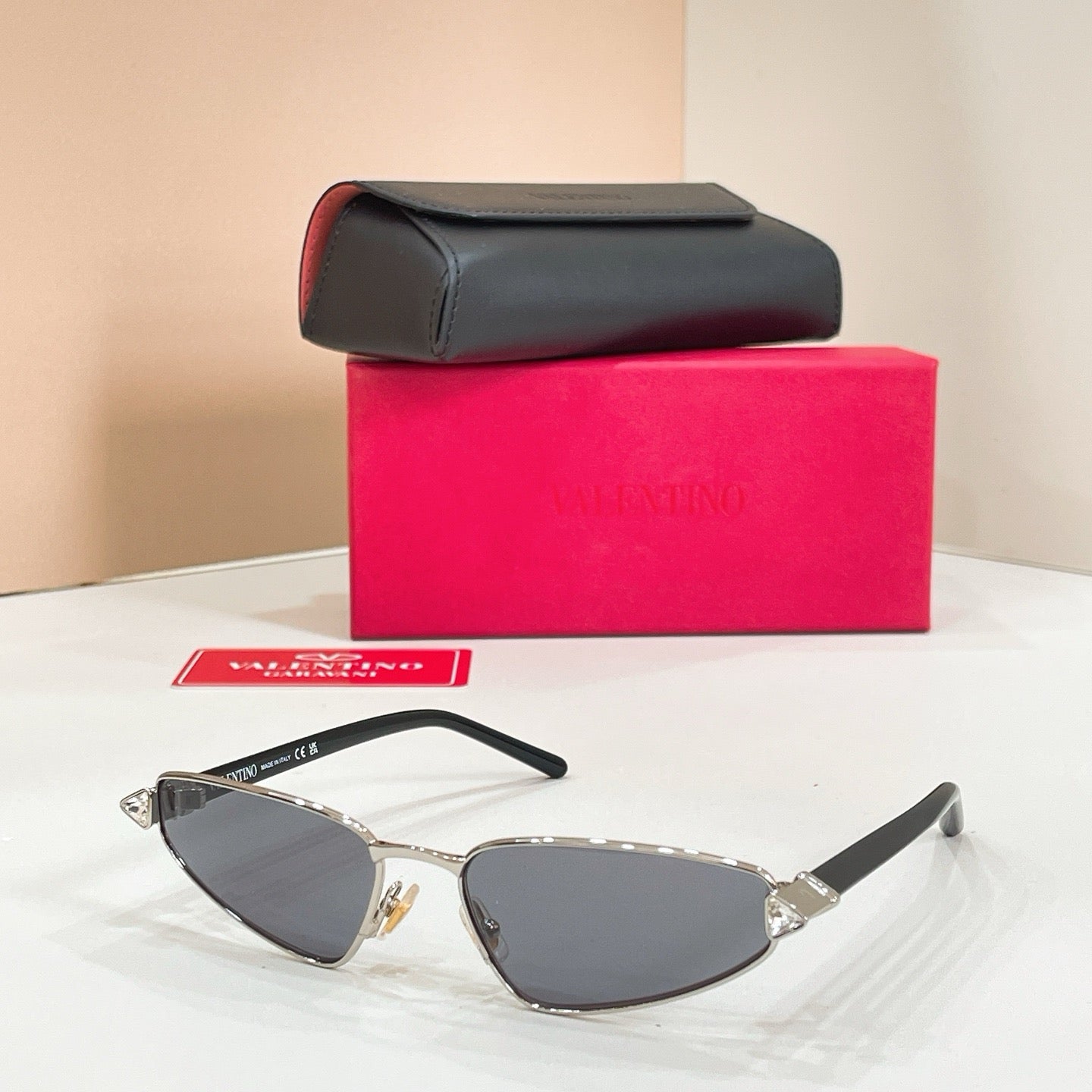 Mehrfarbige Sonnenbrille