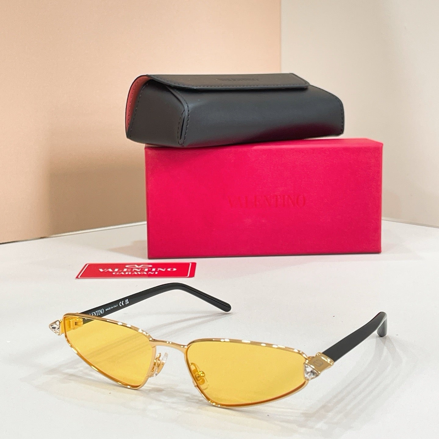 Mehrfarbige Sonnenbrille
