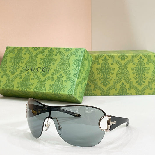 Mehrfarbige Sonnenbrille