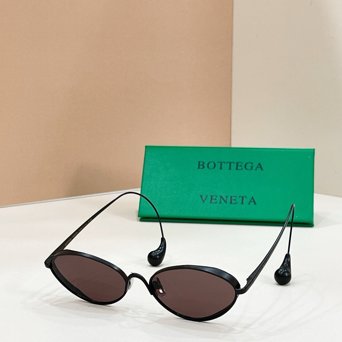 Mehrfarbige Sonnenbrille