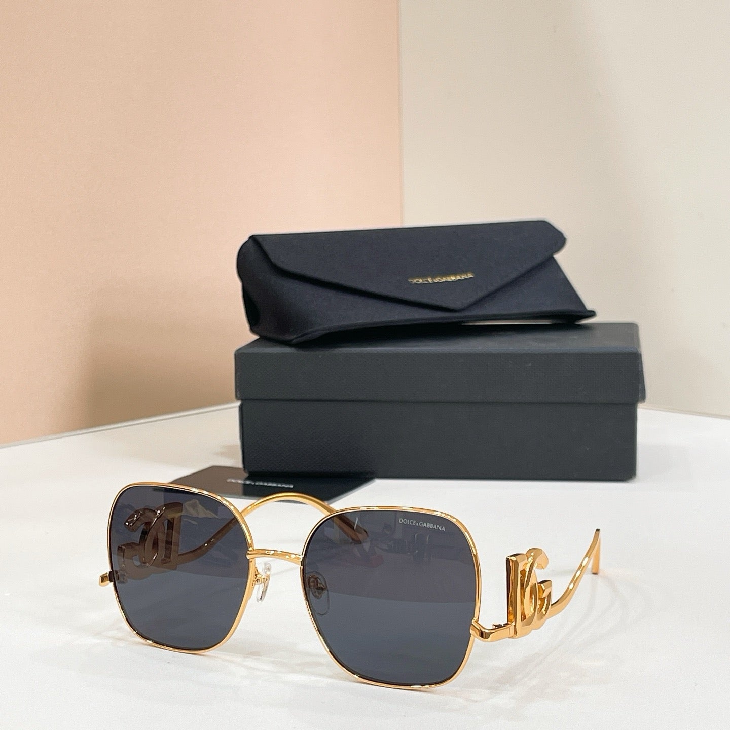 Mehrfarbige Sonnenbrille