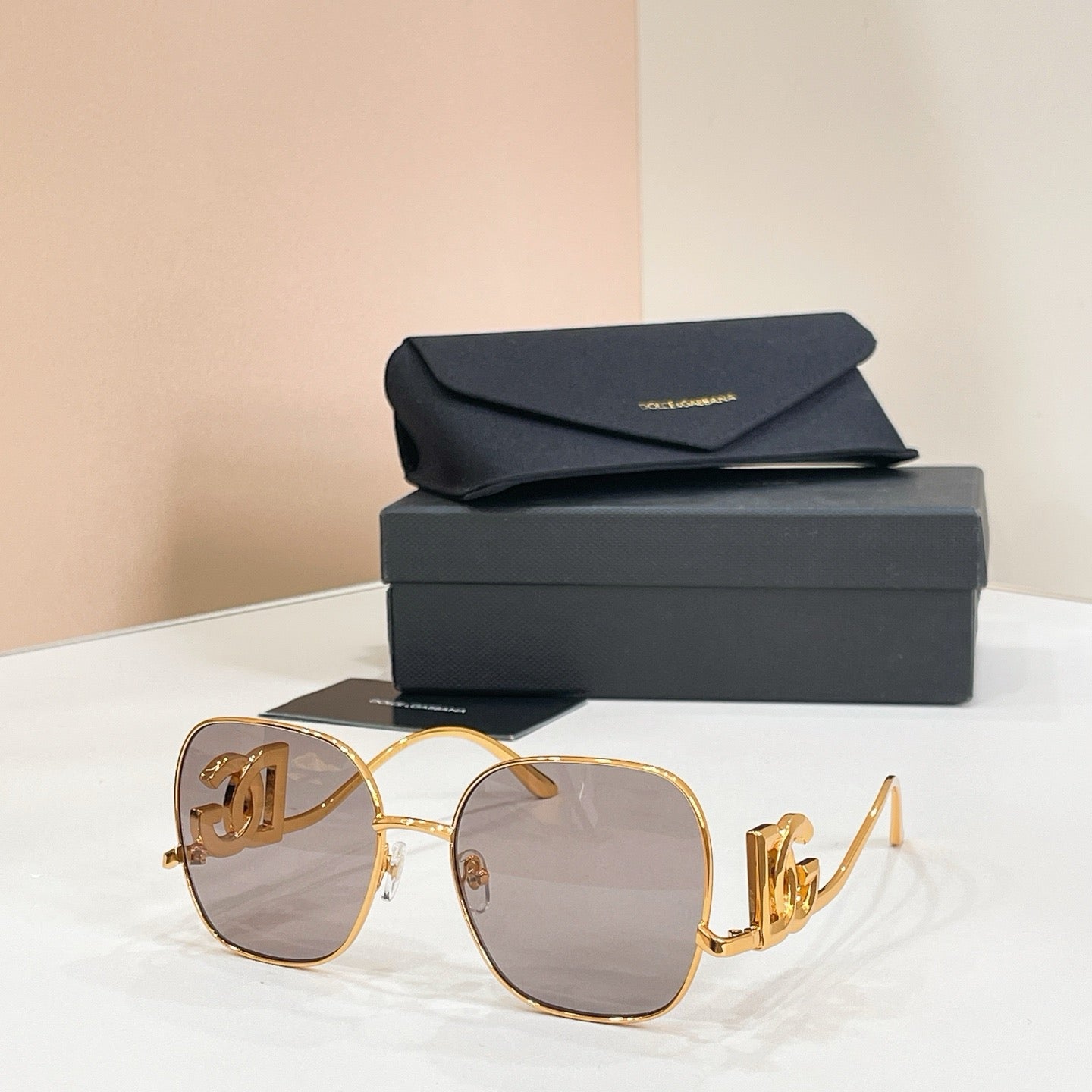 Mehrfarbige Sonnenbrille