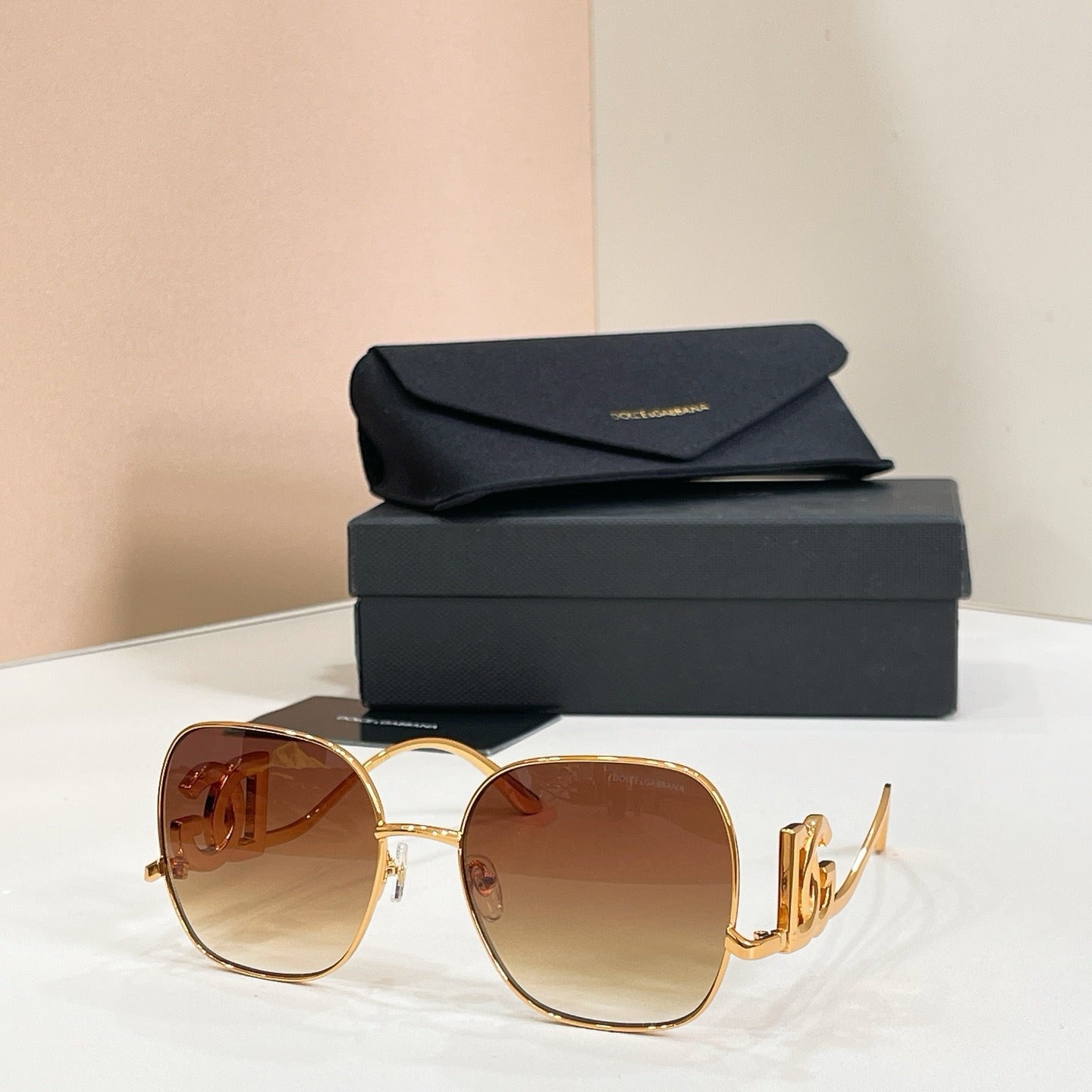 Mehrfarbige Sonnenbrille