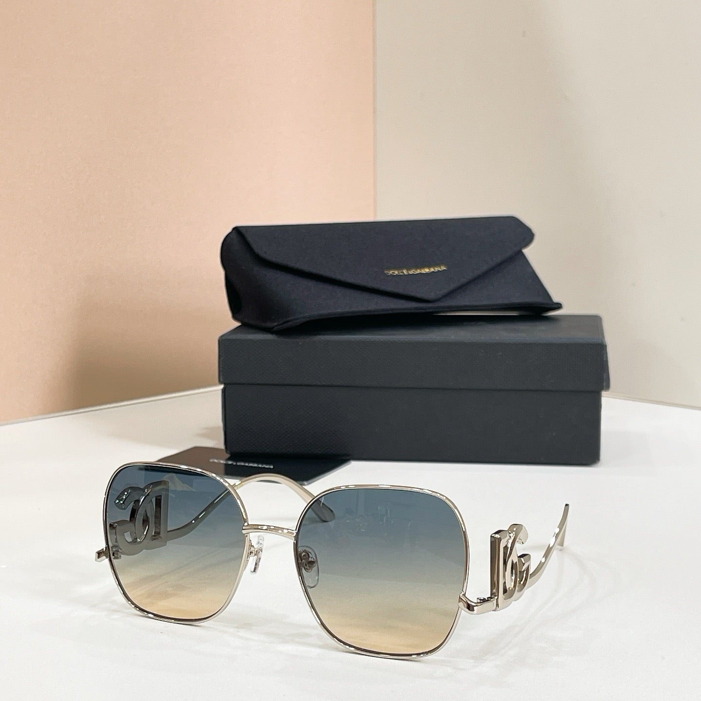 Mehrfarbige Sonnenbrille