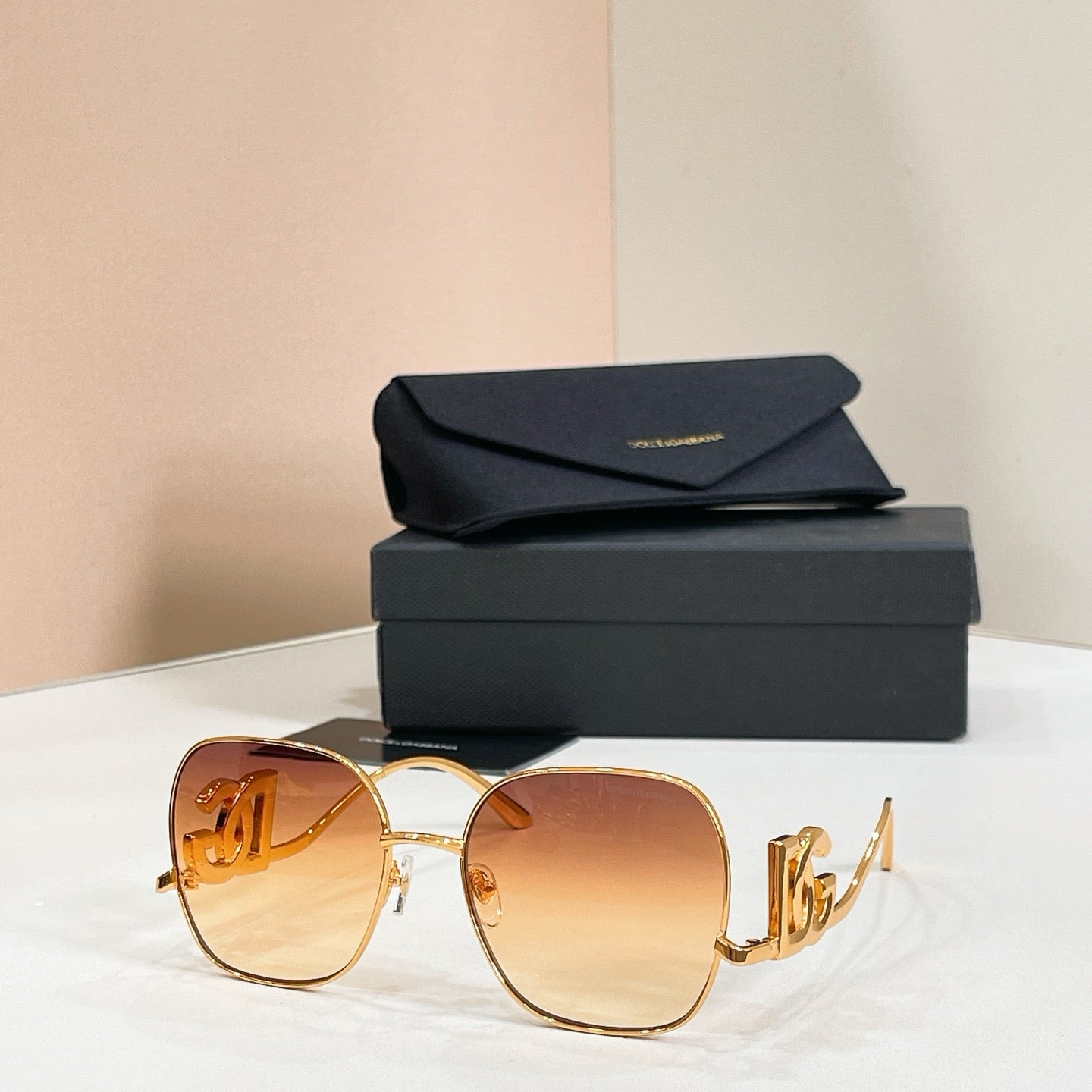 Mehrfarbige Sonnenbrille