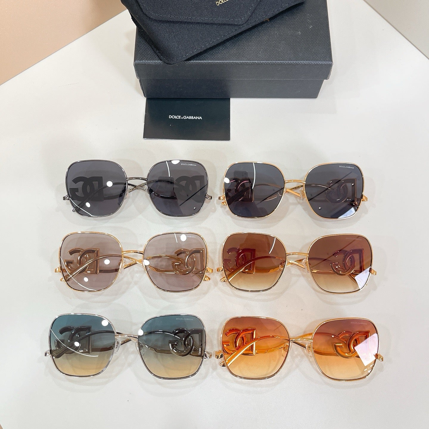 Mehrfarbige Sonnenbrille