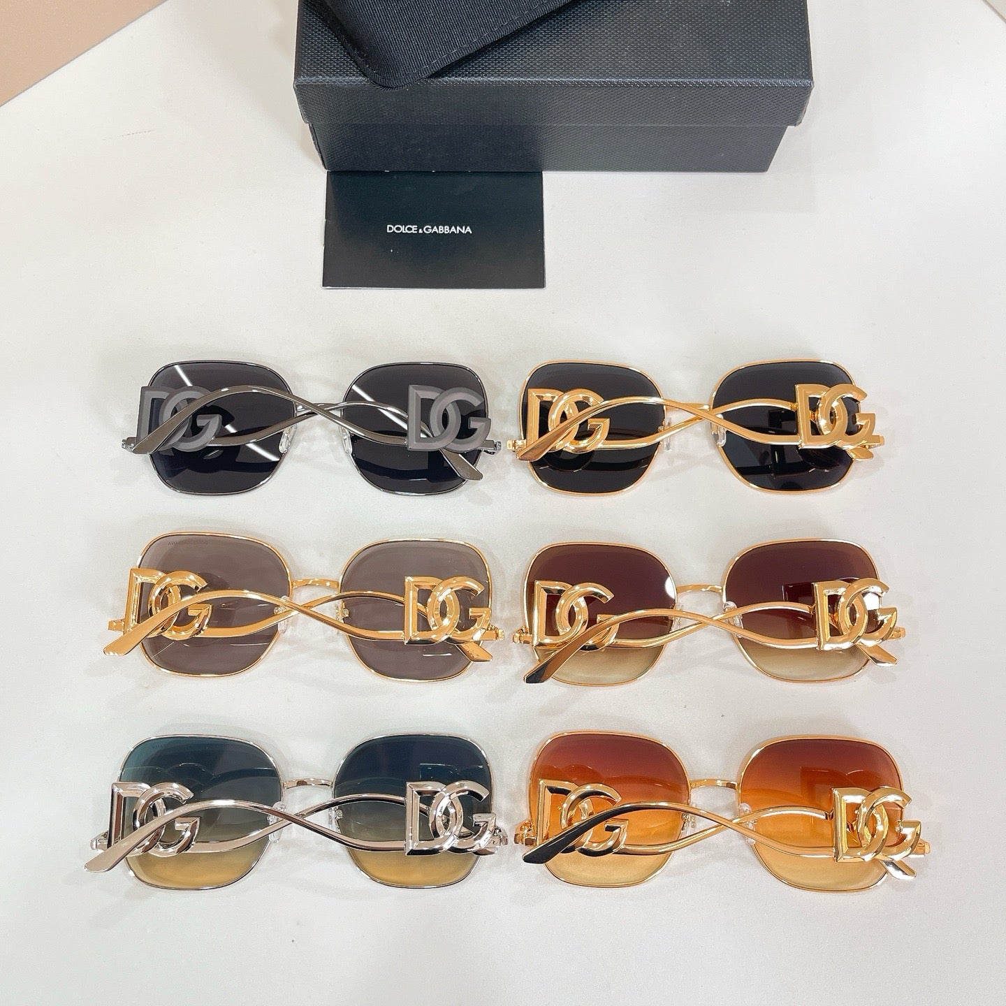 Mehrfarbige Sonnenbrille