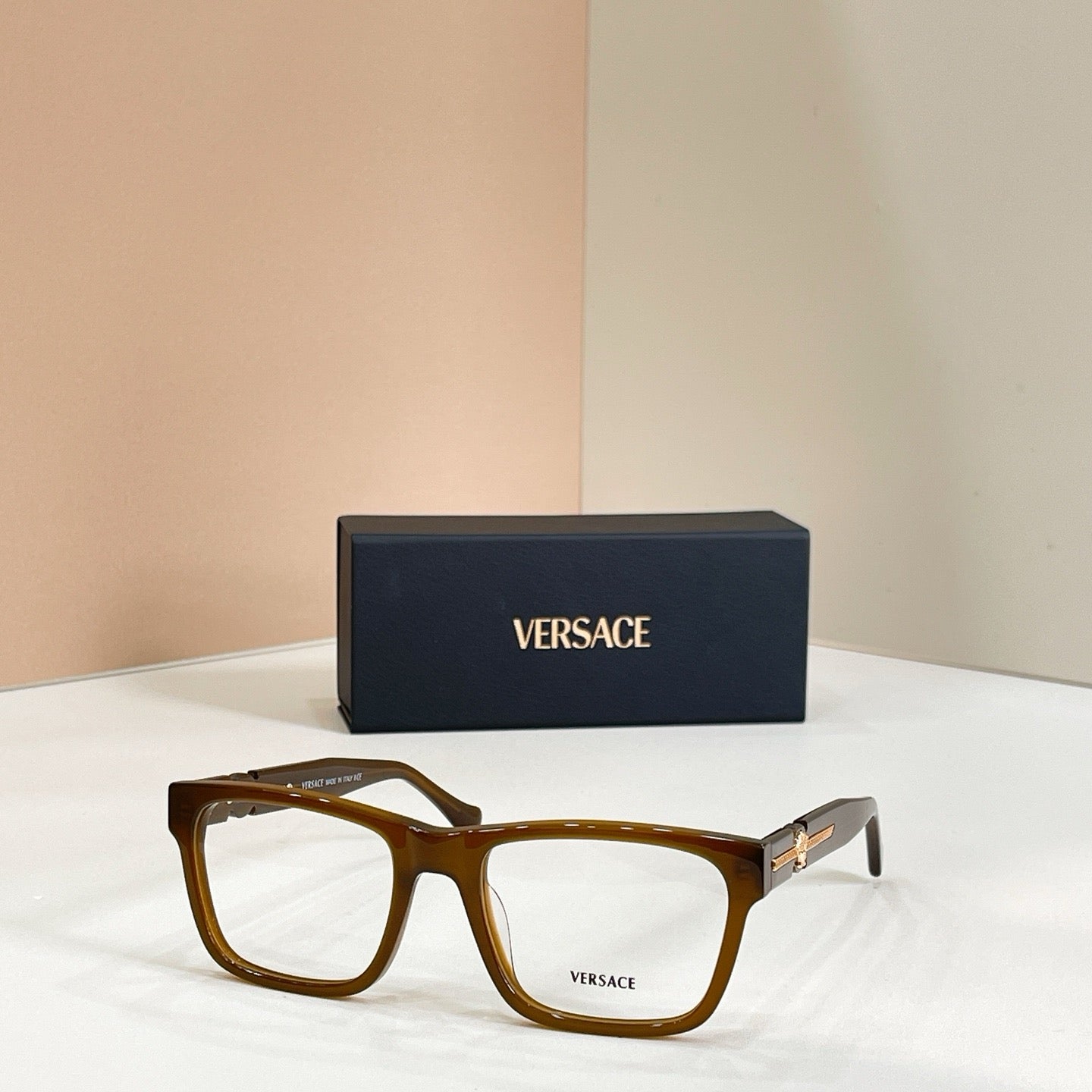 Mehrfarbige Sonnenbrille