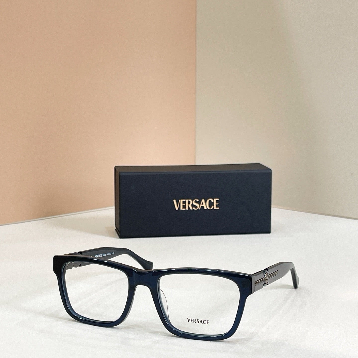 Mehrfarbige Sonnenbrille